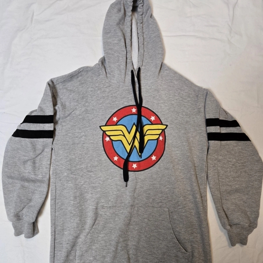 DC Comics Wonder Woman Grey Pullover Long Sleeve Sweatshirt Womens Medium